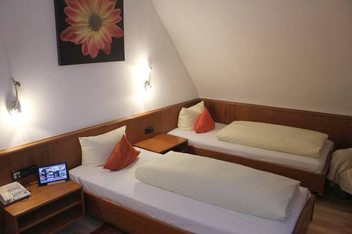 Hotel für 2 Personen, mit Terrasse in Weinstadt - 2