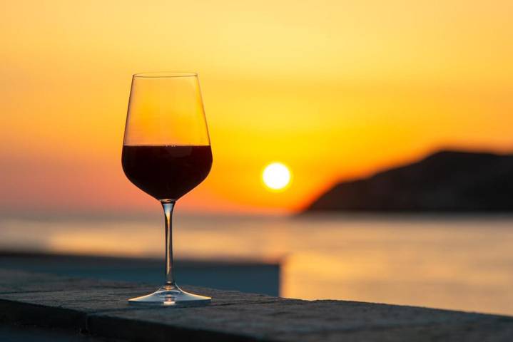 Location de vacances pour 4 personnes, avec piscine ainsi que vue et balcon dans Kamarès - 3