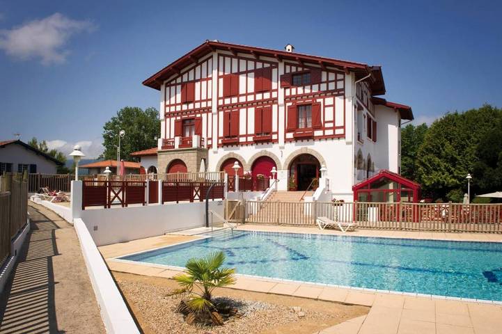 Hôtel pour 2 personnes, avec Terrasse et Jardin ainsi que Bassin pour enfant et Piscine à Hendaye