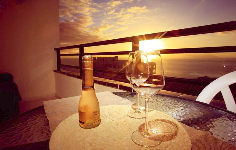 Gîte pour 2 personnes, avec piscine ainsi que vue et jardin dans Playa Paraíso - 3