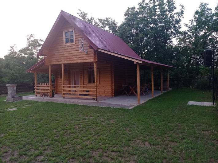 Ferienhaus für 4 Personen, mit Balkon und Terrasse sowie Garten und Ausblick in Винци