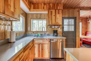 Vacation House for 7 Guests in Mount Hood Village, Mount Hood, Picture 3