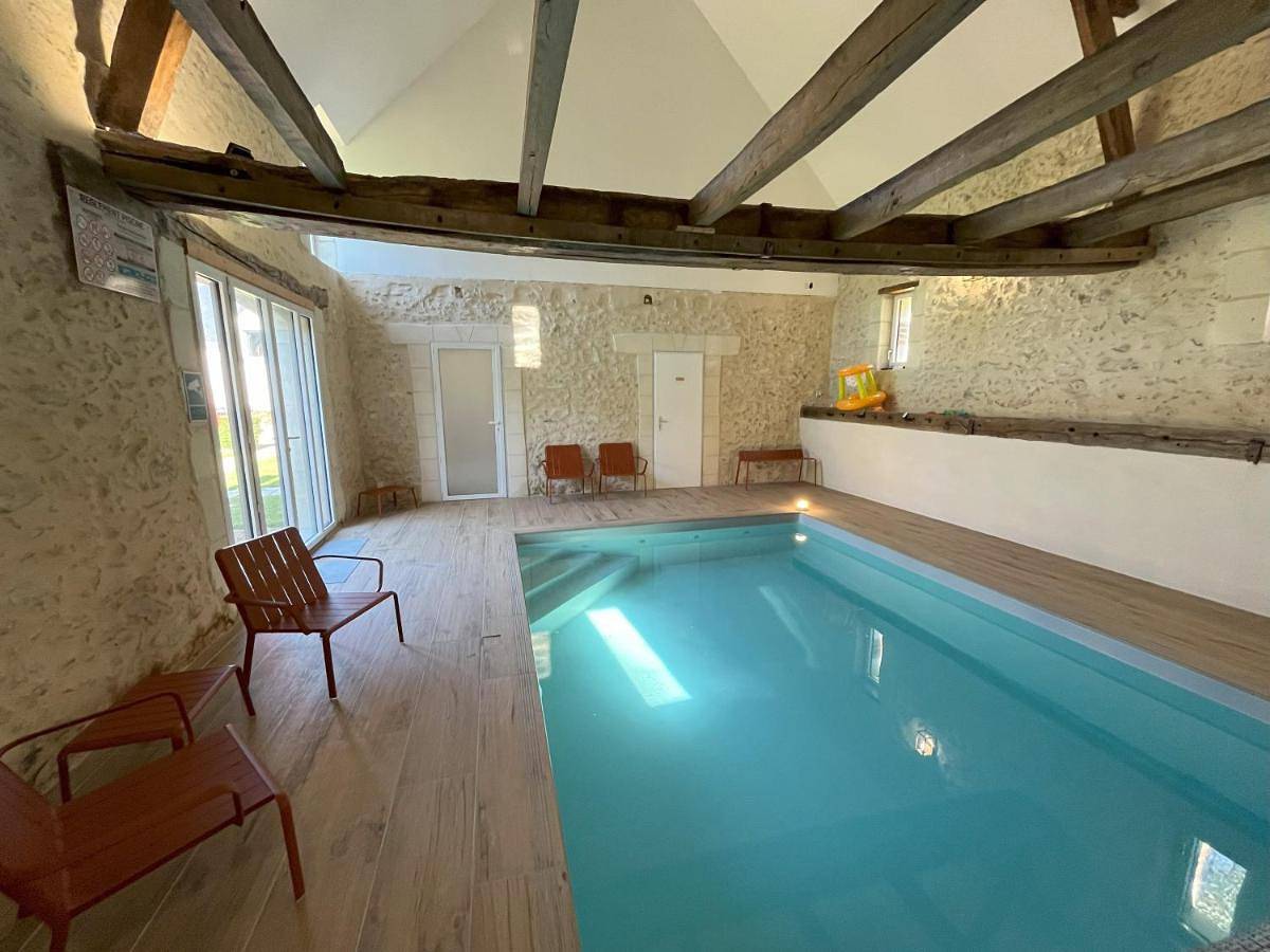 Les Gîtes de La Pellerie - 20 personnes - piscines intérieure & extérieure et Jacuzzi in Saint-Branchs, Région de Tours