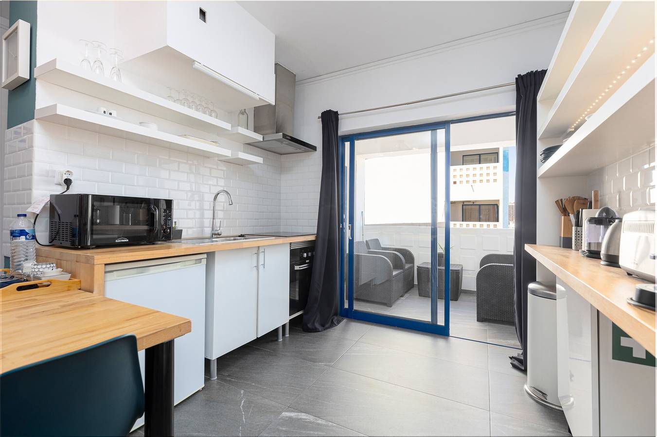 Ganze Wohnung, Apartment 'Rochanat - By Staywise' mit Balkon, Wlan und Klimaanlage in Praia da Rocha, Portimão