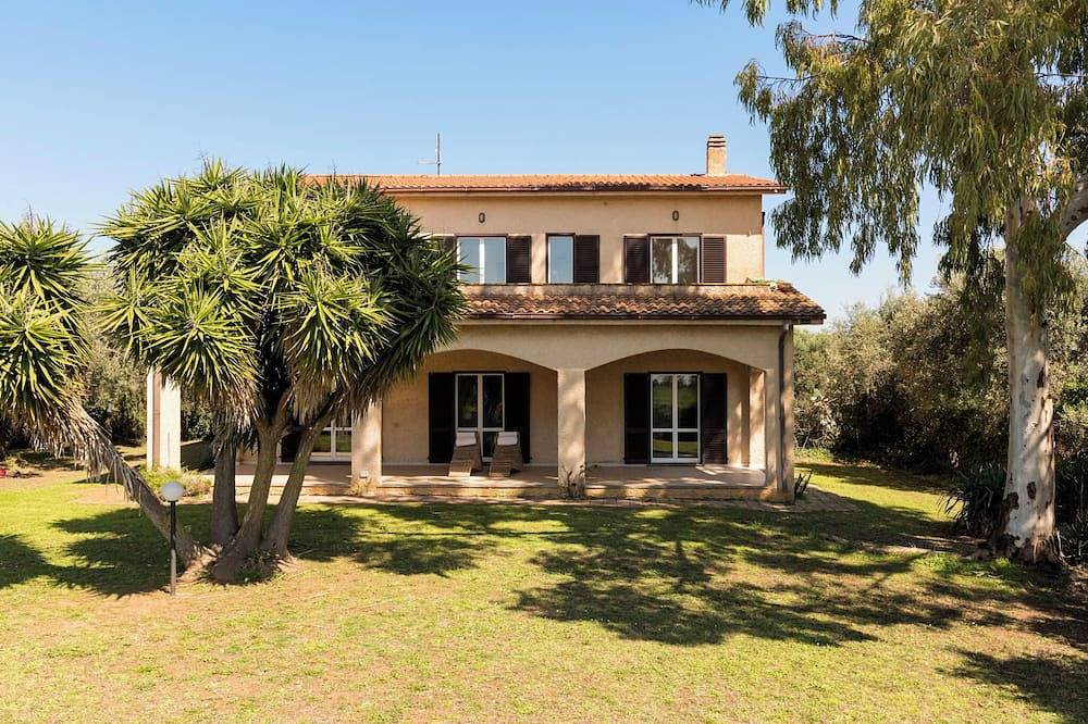 Tarquinia Garden Home in Tarquinia, Viterbo Province