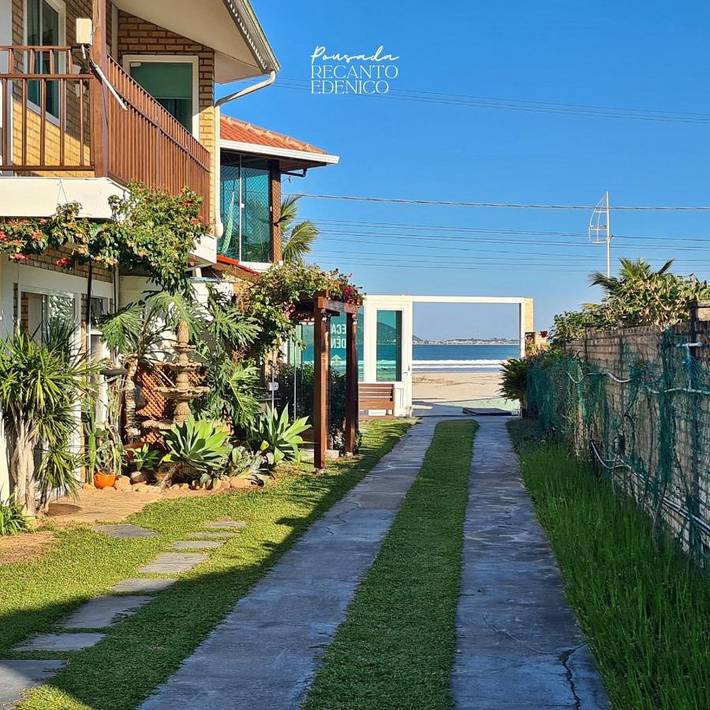 Pousadas para 5 pessoas, com jacuzzi e jardim e ainda piscina, adaptado a crianças em Praia da Pinheira