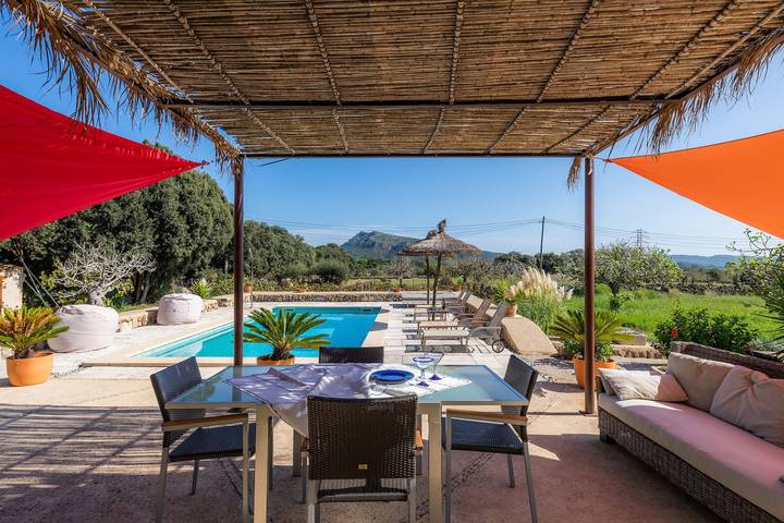 Encantadora casa Son Frare con vistas a la montaña, Wi-Fi, jardín, piscina, balcón y terrazas; aparcamiento disponible in Artà, Mallorca Este