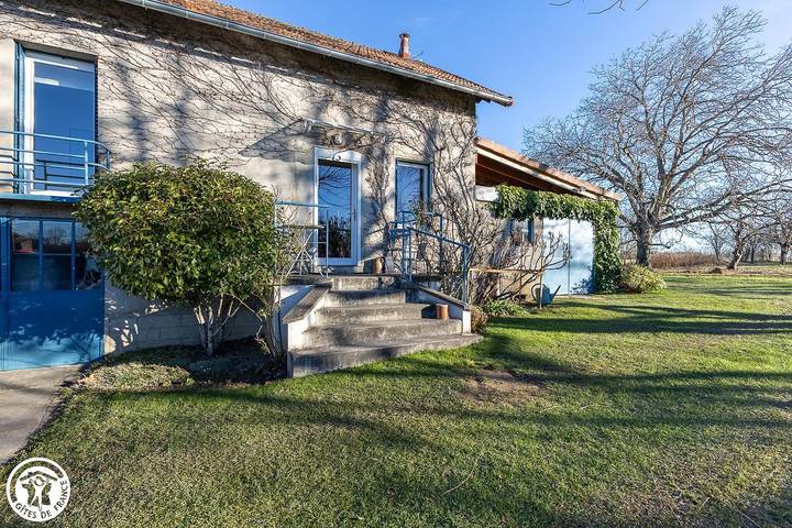 Gîte pour 3 personnes, avec Terrasse ainsi que Jardin et Piscine