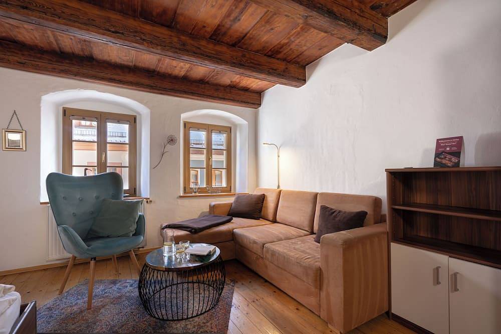 Ganze Wohnung, Unter historischer freigelegter Holzbalkendecke,Denkmalschutz in Görlitz, Oberlausitz-Niederschlesien