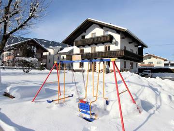 Ferienhaus für 16 Personen, mit Ausblick und Garten sowie Balkon im Ski-Optimal Hochzillertal