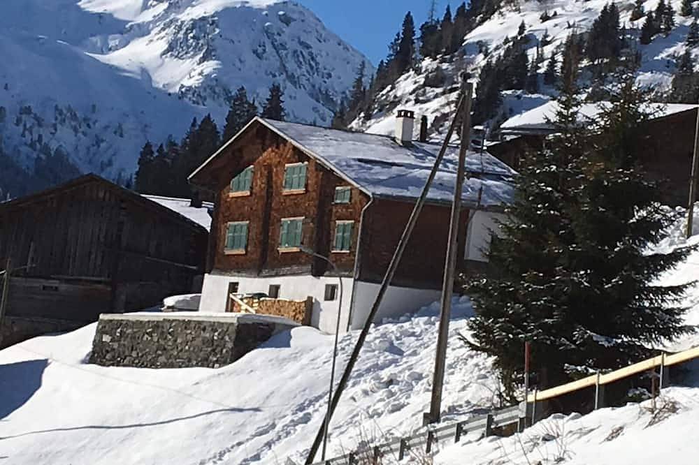 Großes gemütliches Familienchalet, 15 ' von Disentis. in Medel (Lucmagn), Surselva