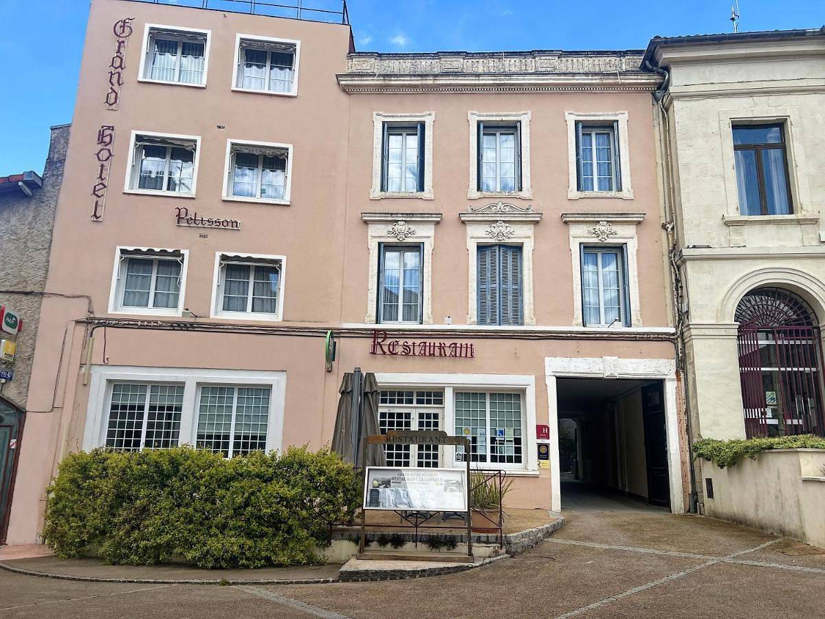Logis Grand Hotel Pelisson in Nontron, Parc naturel régional Périgord-Limousin
