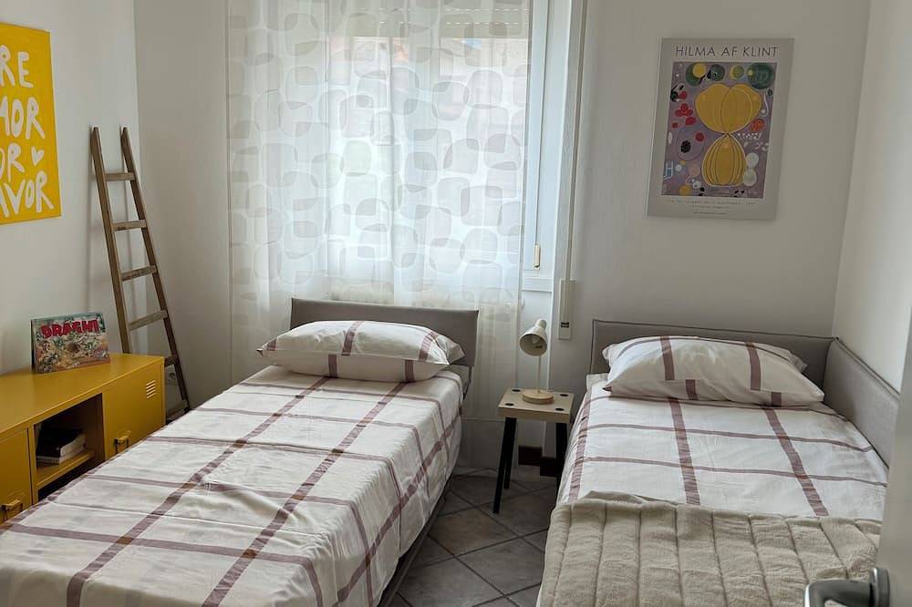Geheel appartement, Maddy'S House Spacious apartment furnished with care and originality  in Mandello del Lario, Comomeer