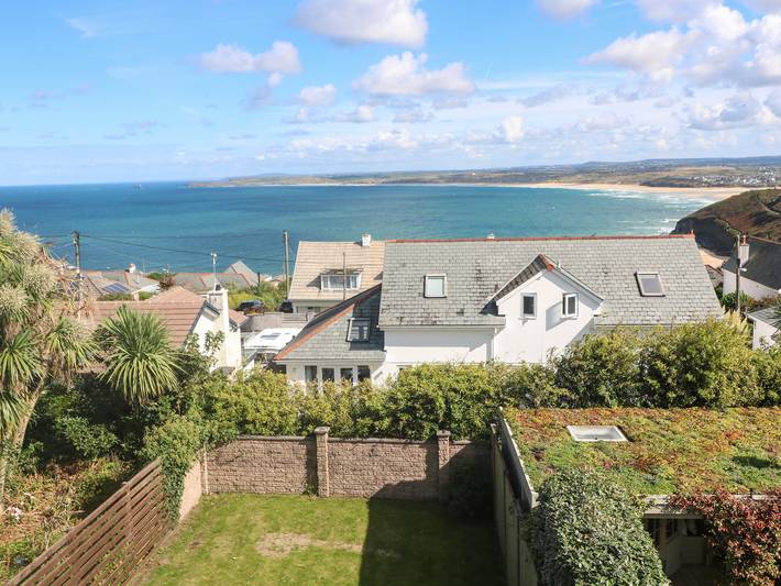 Log cabin for 6 people, with garden, with pets in Carbis Bay