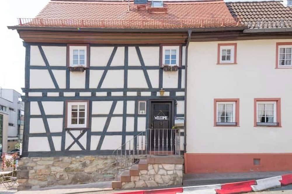 Charming 1581 Half-Timbered Home in Neuenhain – Historic Gem Near Frankfurt in Bad Soden, Main-Taunus-Kreis
