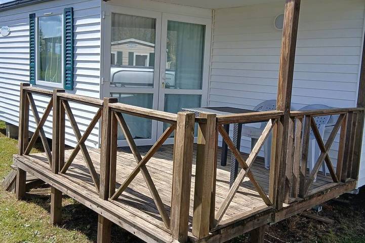 Mobil home pour 4 personnes, avec piscine dans Les Églisottes-et-Chalaures