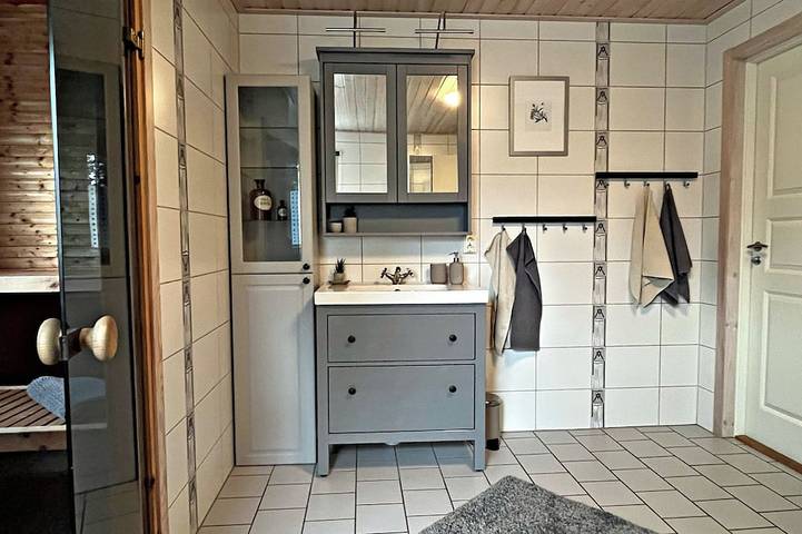 Beautiful 150-square-meter villa with an open gallery, a fireplace, and a boat on the lake in Nybro region