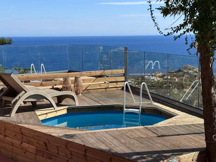 Appartement de vacances pour 3 personnes, avec Terrasse et Jardin ainsi que Piscine et Vue