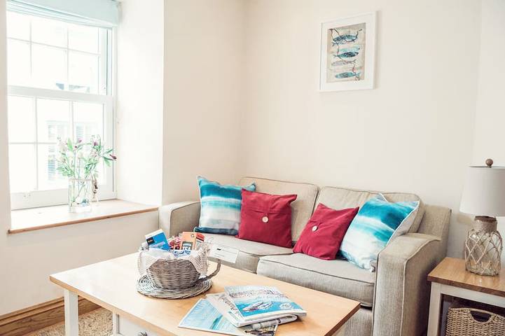 Entire apartment, Mary Dann - Stunning Ground Floor Apartment in the heart of Old Town Padstow in Padstow, Cornwall