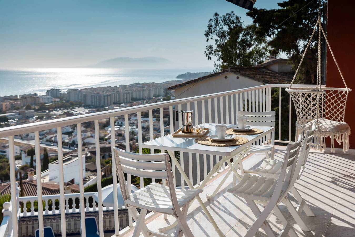 Villa 'Miramar' met zeezicht, Wi-Fi en airconditioning in Torre de Benagalbón, Rincón de la Victoria