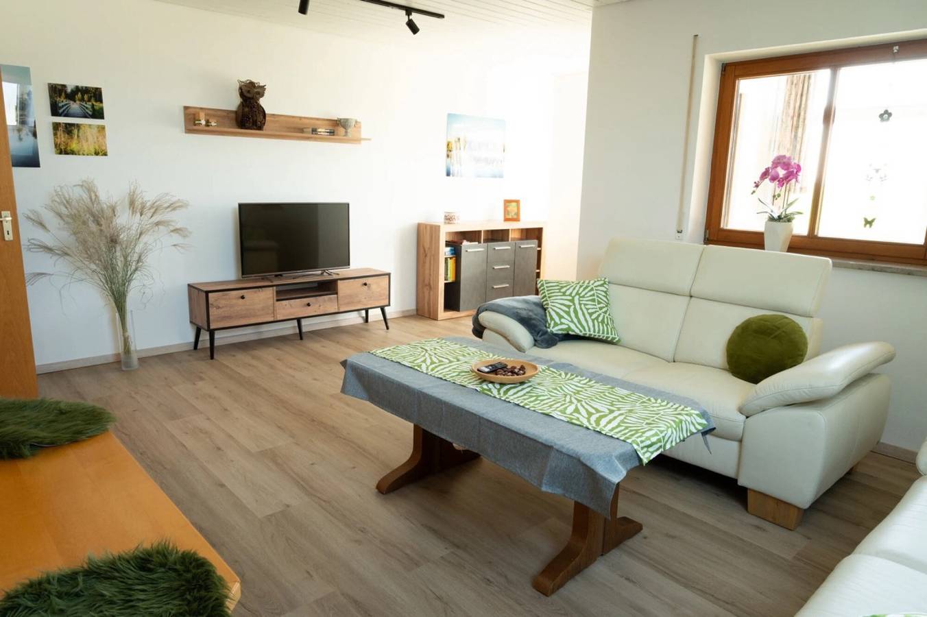 Ganze Wohnung, Ferienwohnung Familie Löffler mit Bergblick, Wintergarten und Wlan in Ostrach, Region Bodensee-Oberschwaben