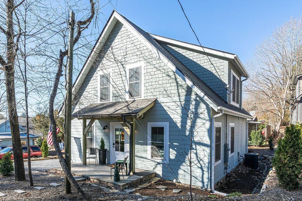 Newhaven - New cottage home in the heart of Brevard, next to the Bike Trail! in Brevard, Transylvania County