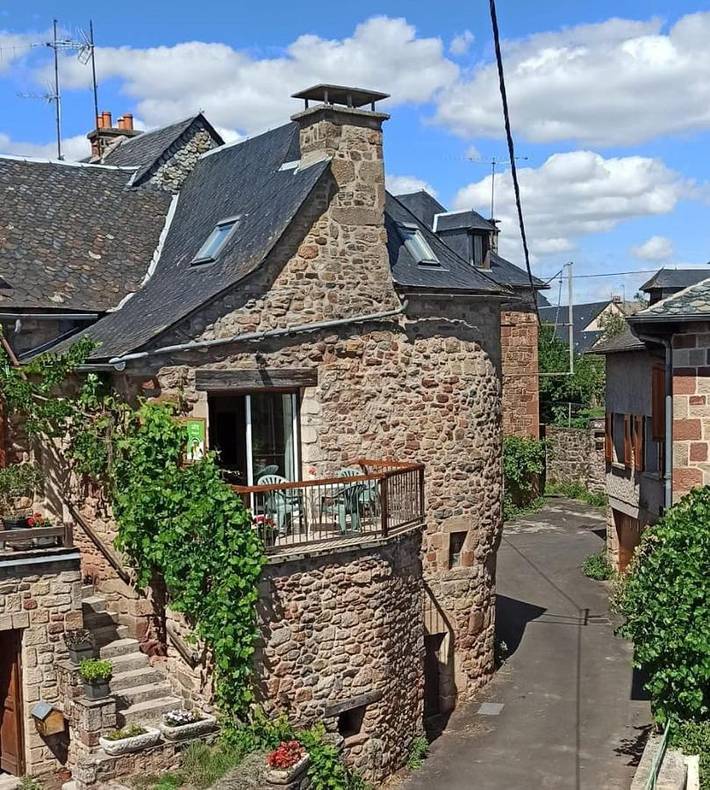 Location de vacances pour 6 personnes, avec Balcon ainsi que Terrasse et Vue à Lassouts