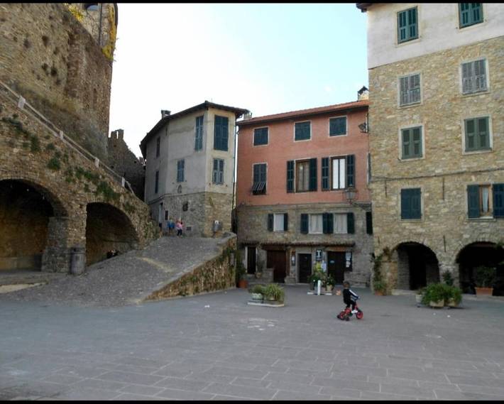 Gîte pour 6 personnes, avec vue et terrasse, animaux acceptés à Apricale - 3