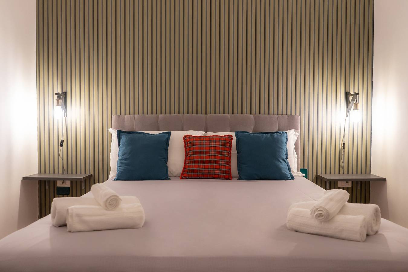 Zimmer 'Bacone' mit Balkon, Wi-Fi und Klimaanlage in Salerno, Tyrrhenische Küste Kampanien