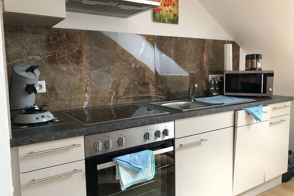 Ganze Wohnung, Gemütliche 2-zimmer Whg mit Balkon/ Sonnenaufgangsseite/ 1300 m zum Bodensee in Moos, Untersee