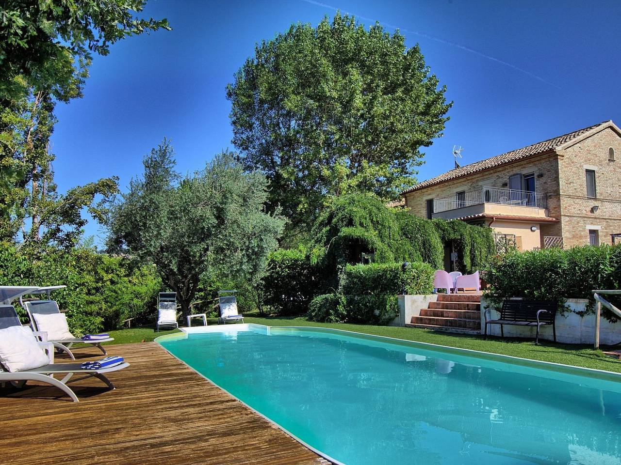 Haus der Musik 270m Veranda, Garten und Pool in Ostra, Ancona Provinz