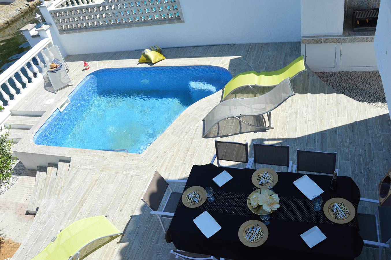 Bonita casa para 8 personas con piscina y amarre de 7,5 m en Empuriabrava in Ampuriabrava, Alt Empordà