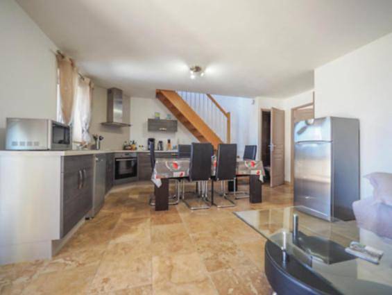 Location de vacances pour 7 personnes, avec vue ainsi que piscine et terrasse à Saint-Hippolyte-de-Montaigu - 3