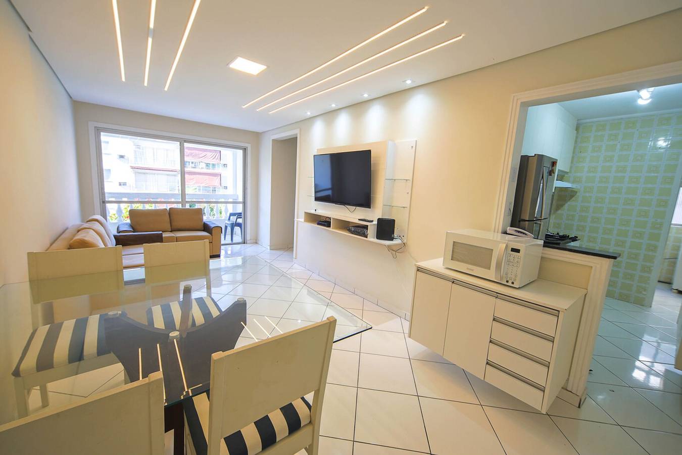 Entire apartment, Apto com Wi-Fi, ar-condicionado e vaga de garagem in Praia da Enseada (Guarujá), Baixada Santista