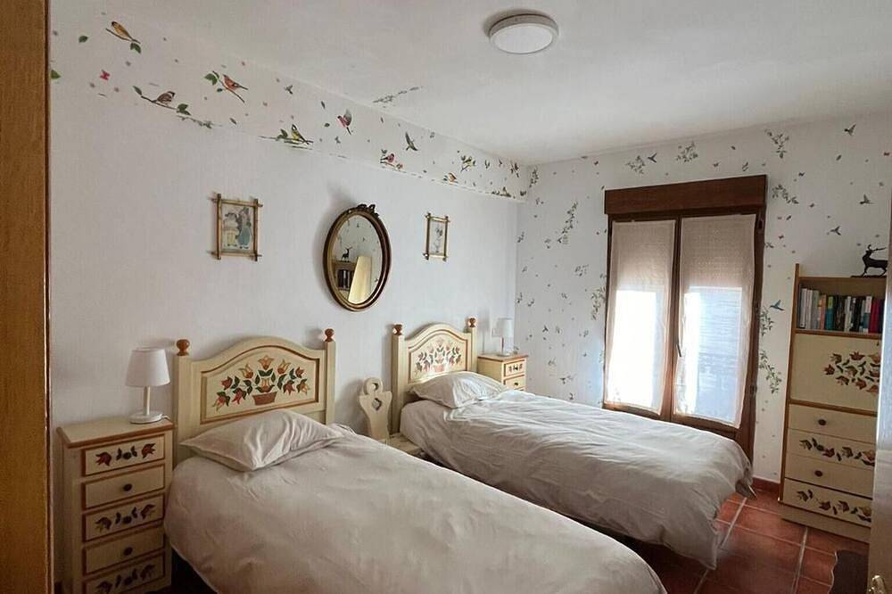 Apartment 'La Casa De Paloma En La Plaza' with Balcony and Wi-Fi in Riaza, Segovia Province