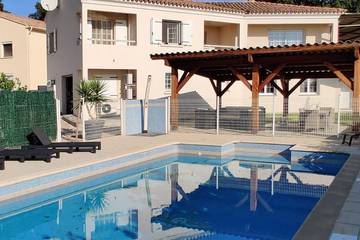 Cottage pour 4 personnes, avec terrasse et piscine à Furiani