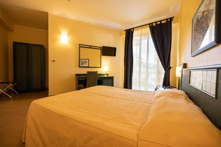 Ferienanlage für 3 Personen, mit Pool und Kinderpool sowie Garten, kinderfreundlich auf Sizilien - 2