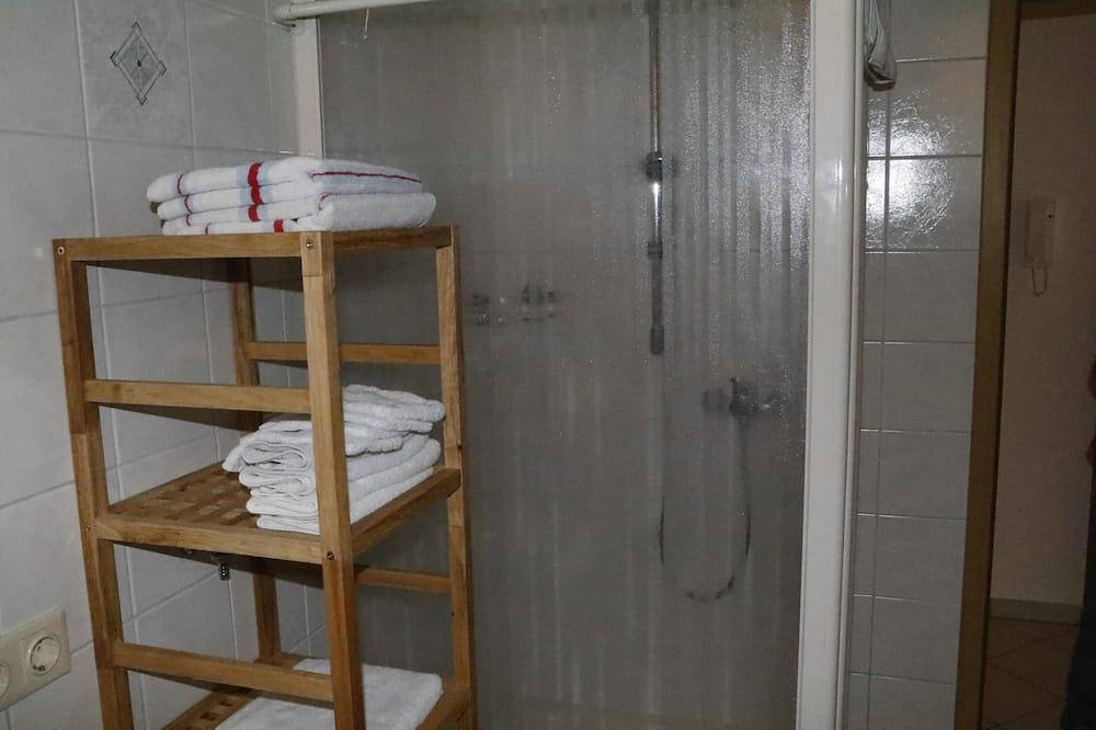 Ganze Wohnung, Gemütliche Ferienwohnung mit Sonnenterrasse & kostenfreiem Wlan in Tauberbischofsheim, Taubertal