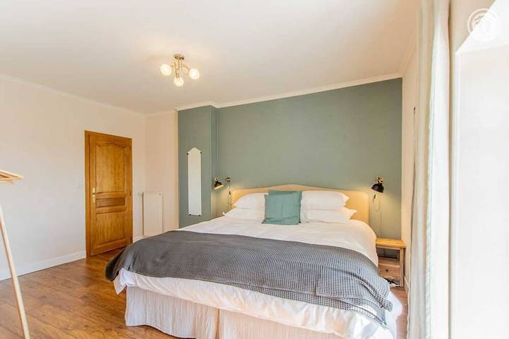 Location de vacances pour 2 personnes, avec piscine ainsi que terrasse et jardin à Saint-Sernin-du-Plain - 2