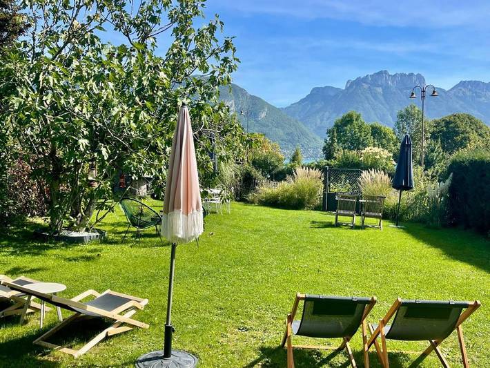 Chalet pour 4 personnes, avec vue ainsi que jardin et terrasse sur le Lac d'Annecy - 2