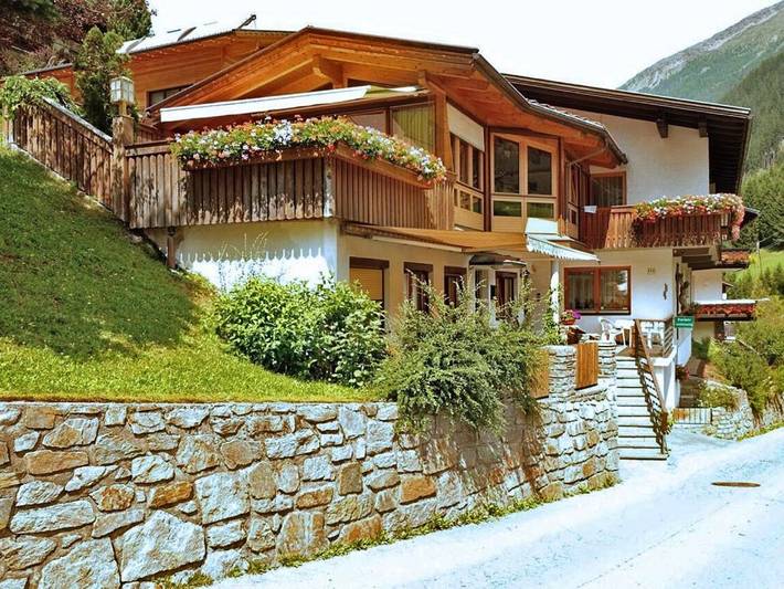 Ferienwohnung für 4 Personen, mit Terrasse und Garten sowie Ausblick