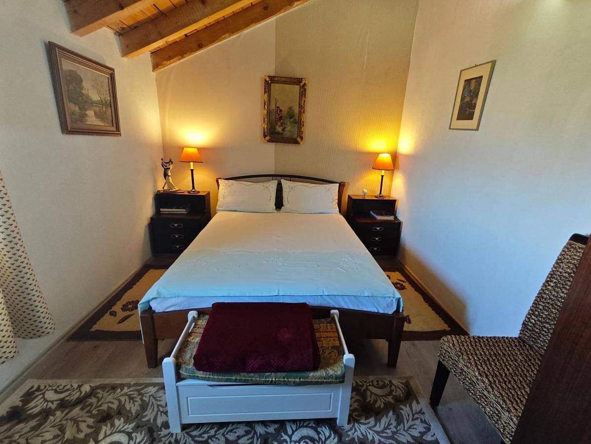 Double Room with Shared Bathroom in Buçimas, Albanie