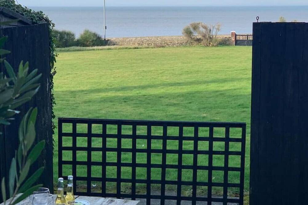 Westgate | Spectacular Sea Views | Log Burner | Sandy Beach 2 mins walk in Westgate-on-Sea, Kent