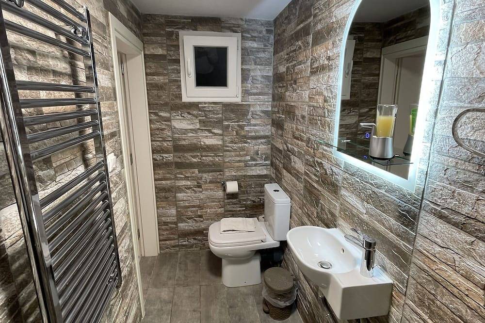 Ganze Wohnung, Central Studio Flat with Garden in Volos, Magnisia