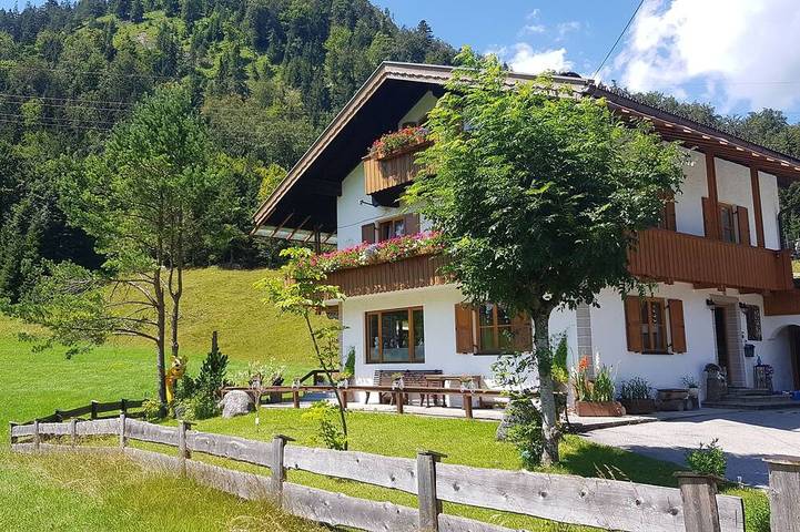Ferienwohnung für 2 Personen, mit Garten und Balkon in Wallgau