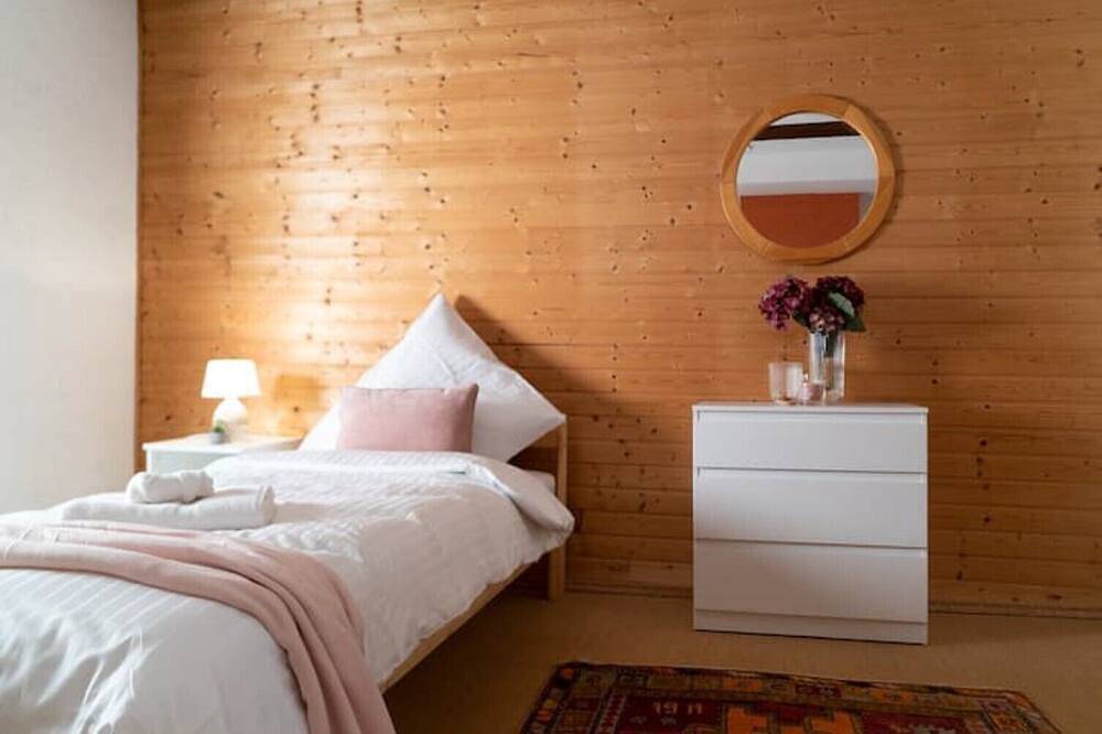 Ganze Wohnung, Wohnen im Schloss - \" Schloss Seehaus\" - Ferienwohnung 2. Og - mit 106qm in Markt Nordheim, Fränkisches Weinland