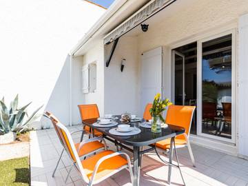 Gîte pour 5 personnes, avec terrasse et jardin à Les Mathes