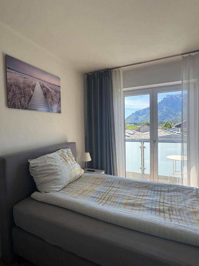 Ganze Wohnung, Single Room with Balcony in Wals-Siezenheim, Bezirk Salzburg-Umgebung