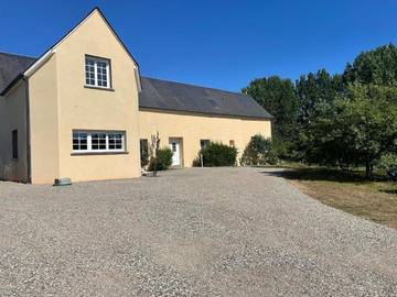 Gîte pour 15 personnes, avec jardin et terrasse, animaux acceptés à Mansigné
