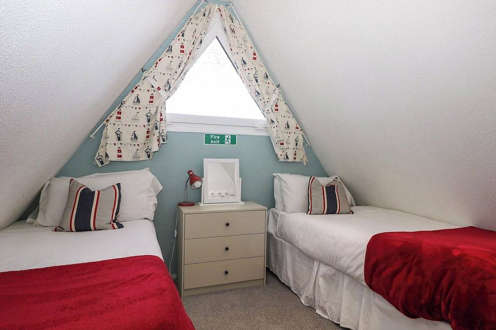 Chalet 58 - The Beach House, family friendly, with pool in Kingsdown in Kingsdown, Kent
